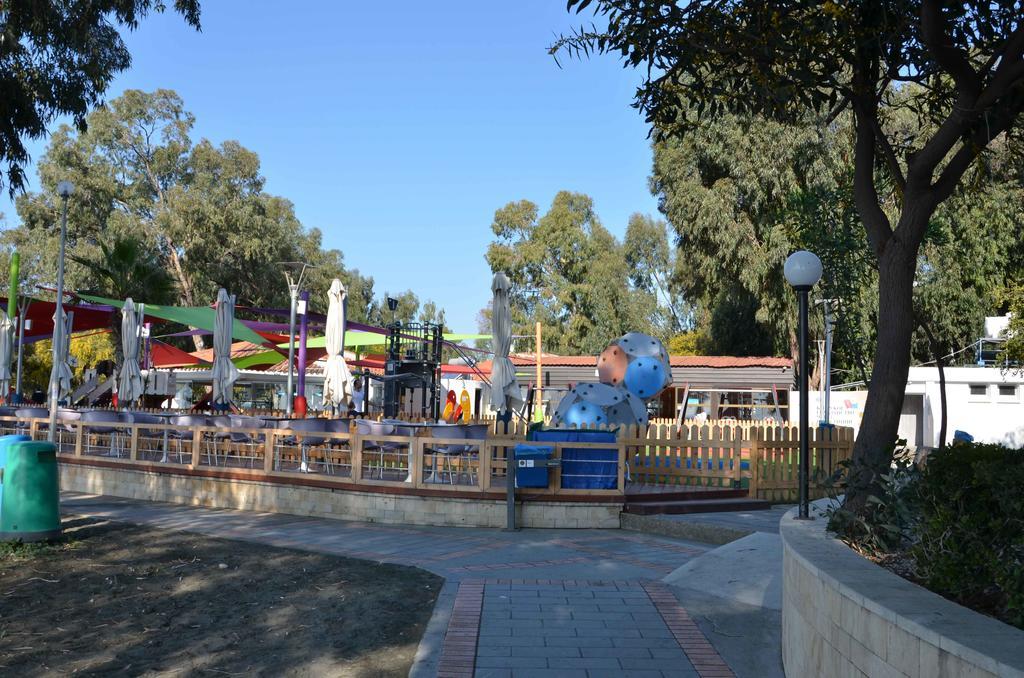 Pebble Beach Holiday Apartments Limisso Esterno foto