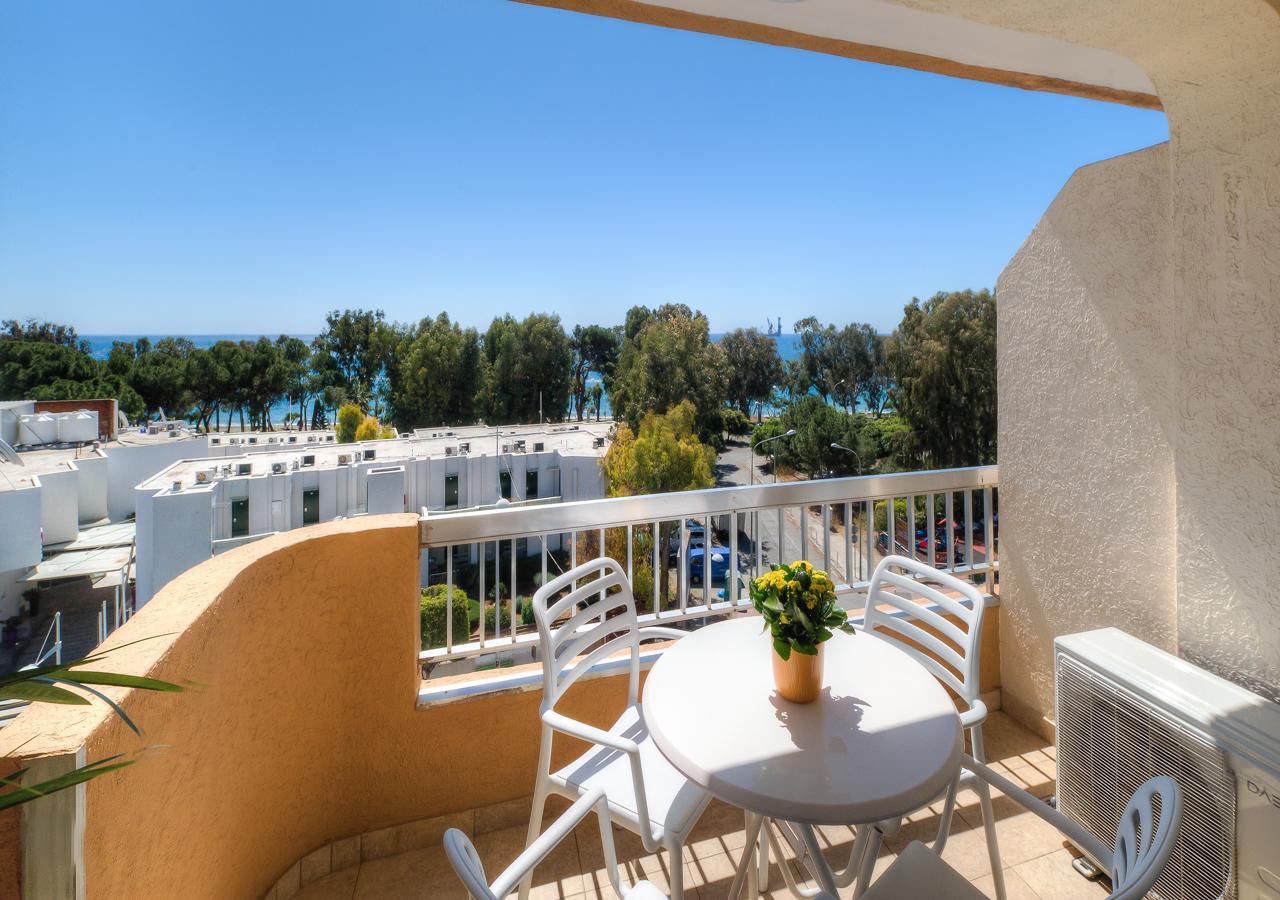 Pebble Beach Holiday Apartments Limisso Esterno foto